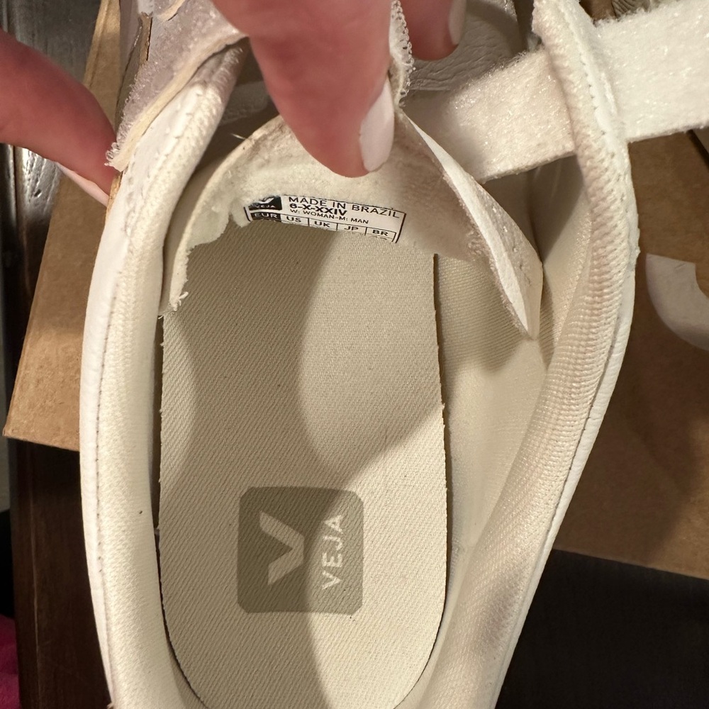 VEJA Recife Logo Leather Sneakers size 9 - Picture 4 of 8